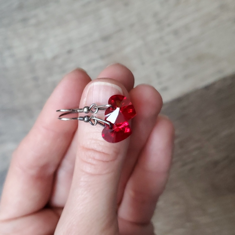 🆕 Swarovski Crystal red heart earrings